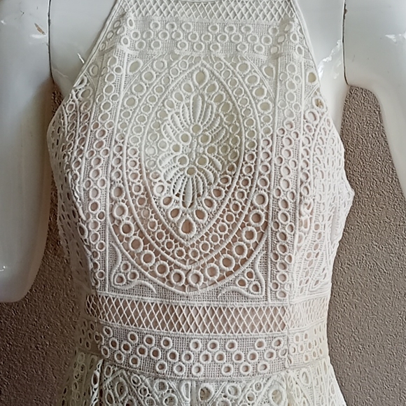 💥HOST PICK💥 Forever New lace dress - Picture 2 of 5